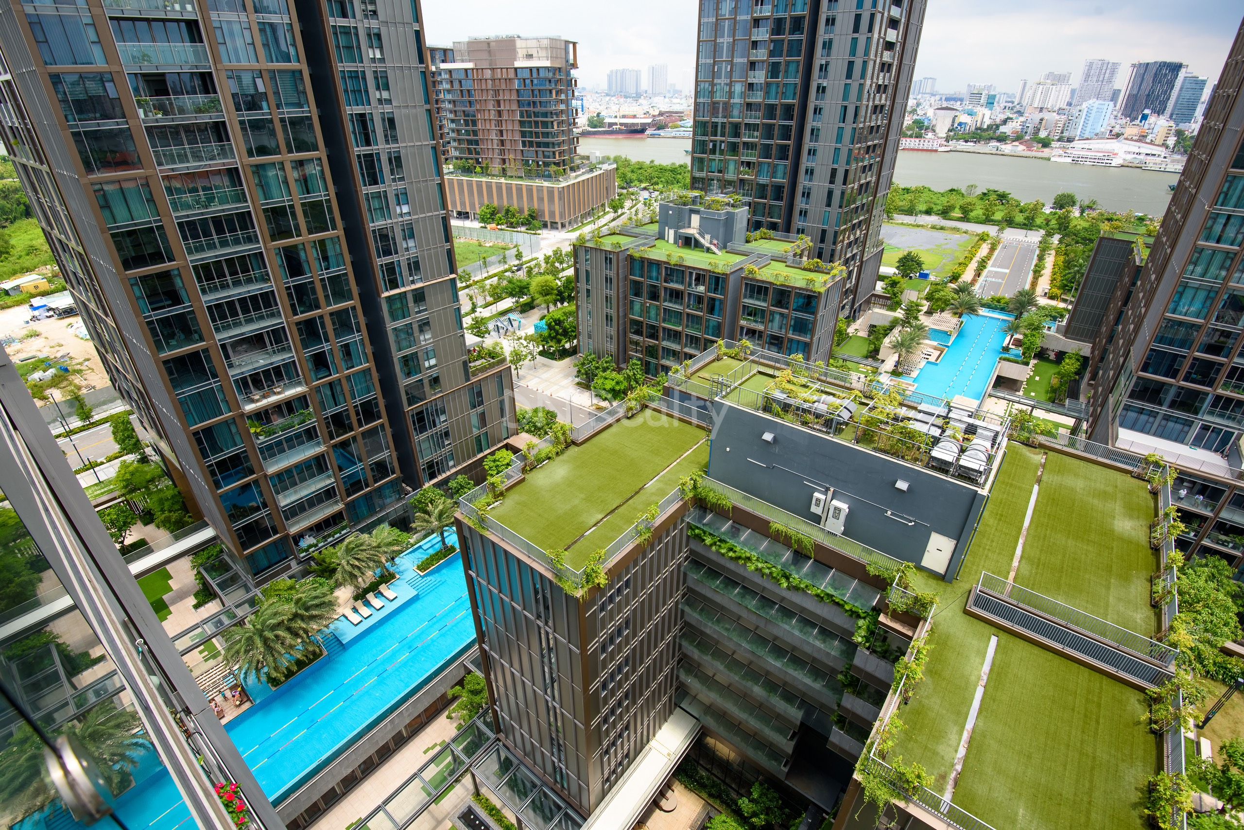 hồ bơi empire city