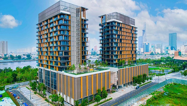 Cove Residences Empire City nhìn từ sông Sài Gòn Toàn cảnh hai tòa tháp Cove Residences Empire City nhìn từ sông Sài Gòn về phía trung tâm thành phố