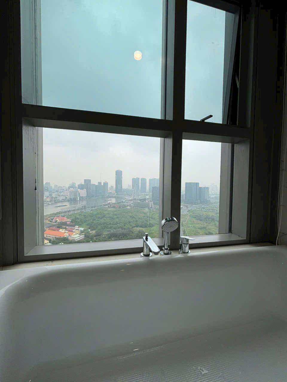 Ban cong view song can ho Linden Empire City