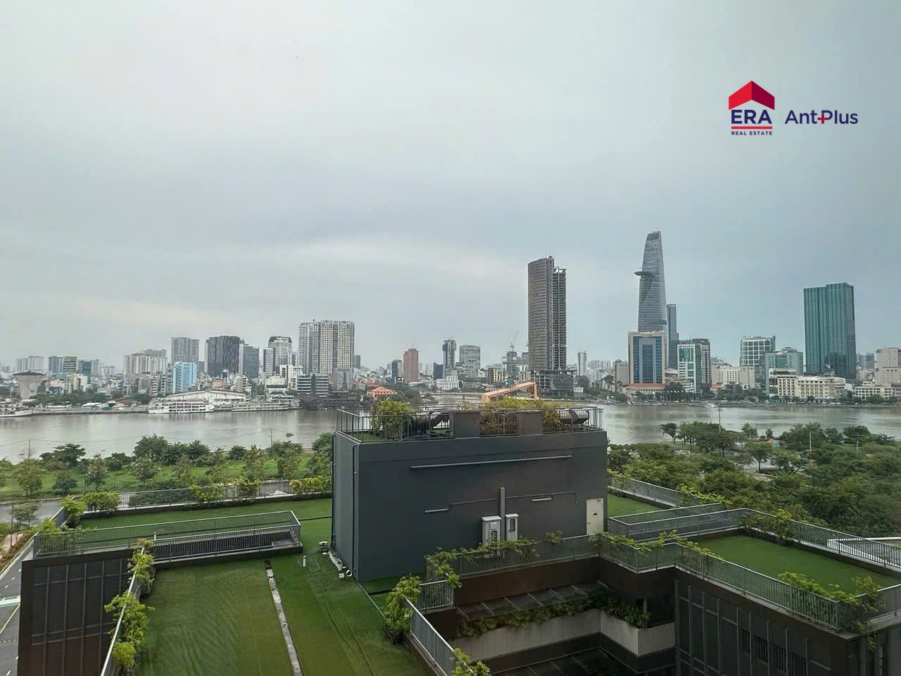 View sông và trung tâm thành phố từ căn T2C-10-06 Empire City