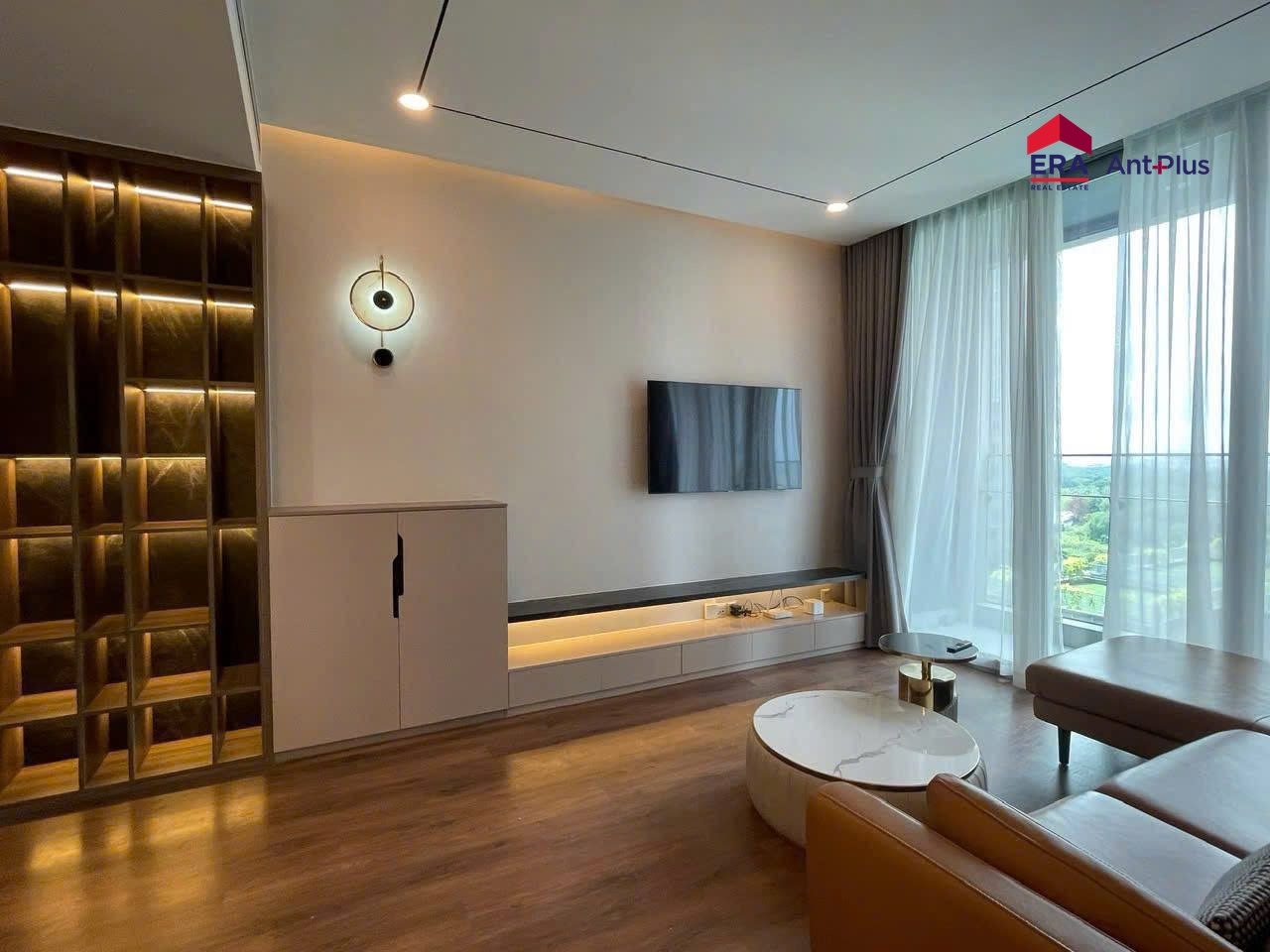 Phòng khách căn hộ 2PN Tilia Empire City cho thuê full nội thất