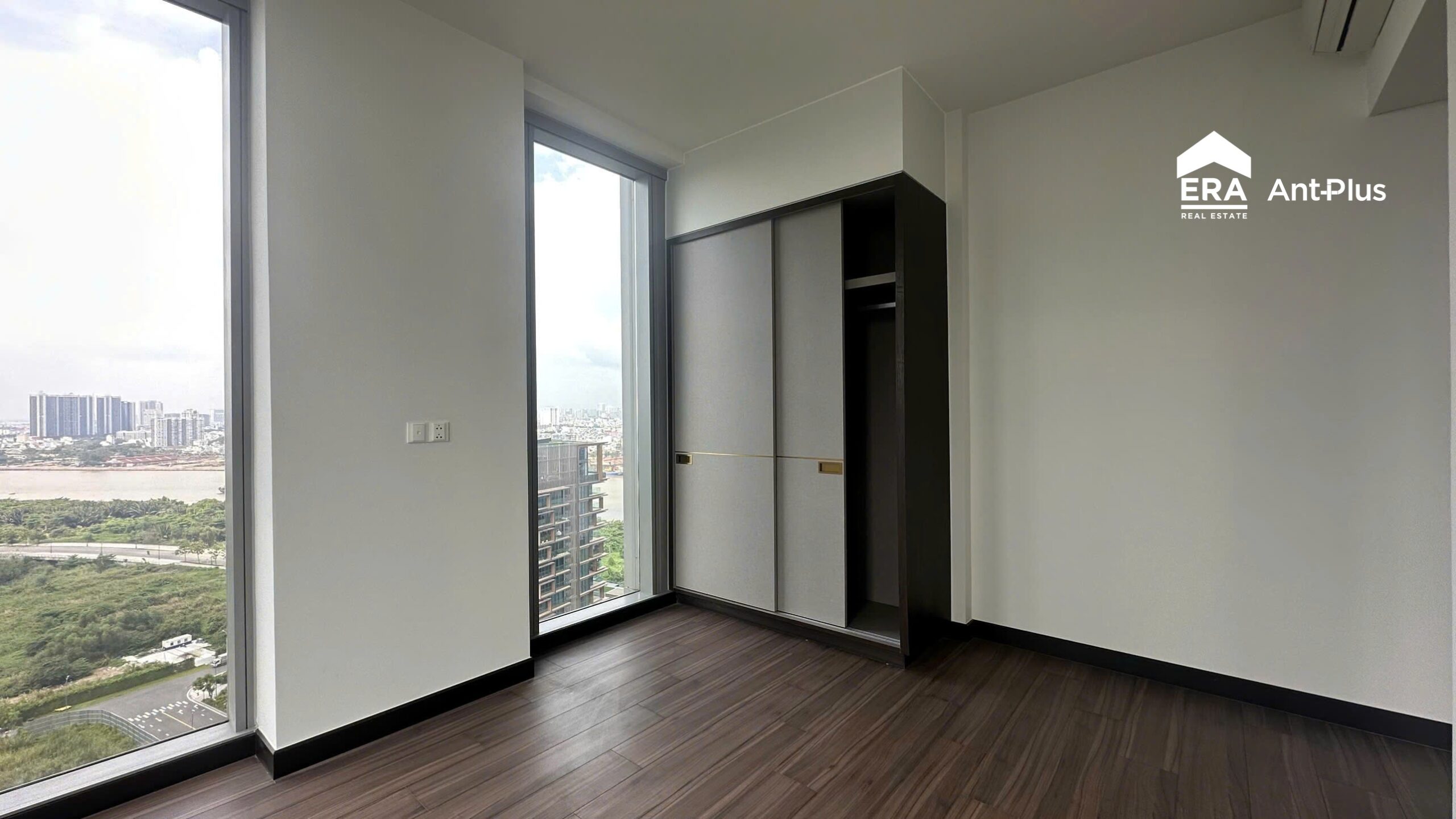 Tầm nhìn từ căn hộ Empire City Thủ Thiêm hướng sông và khu đô thị