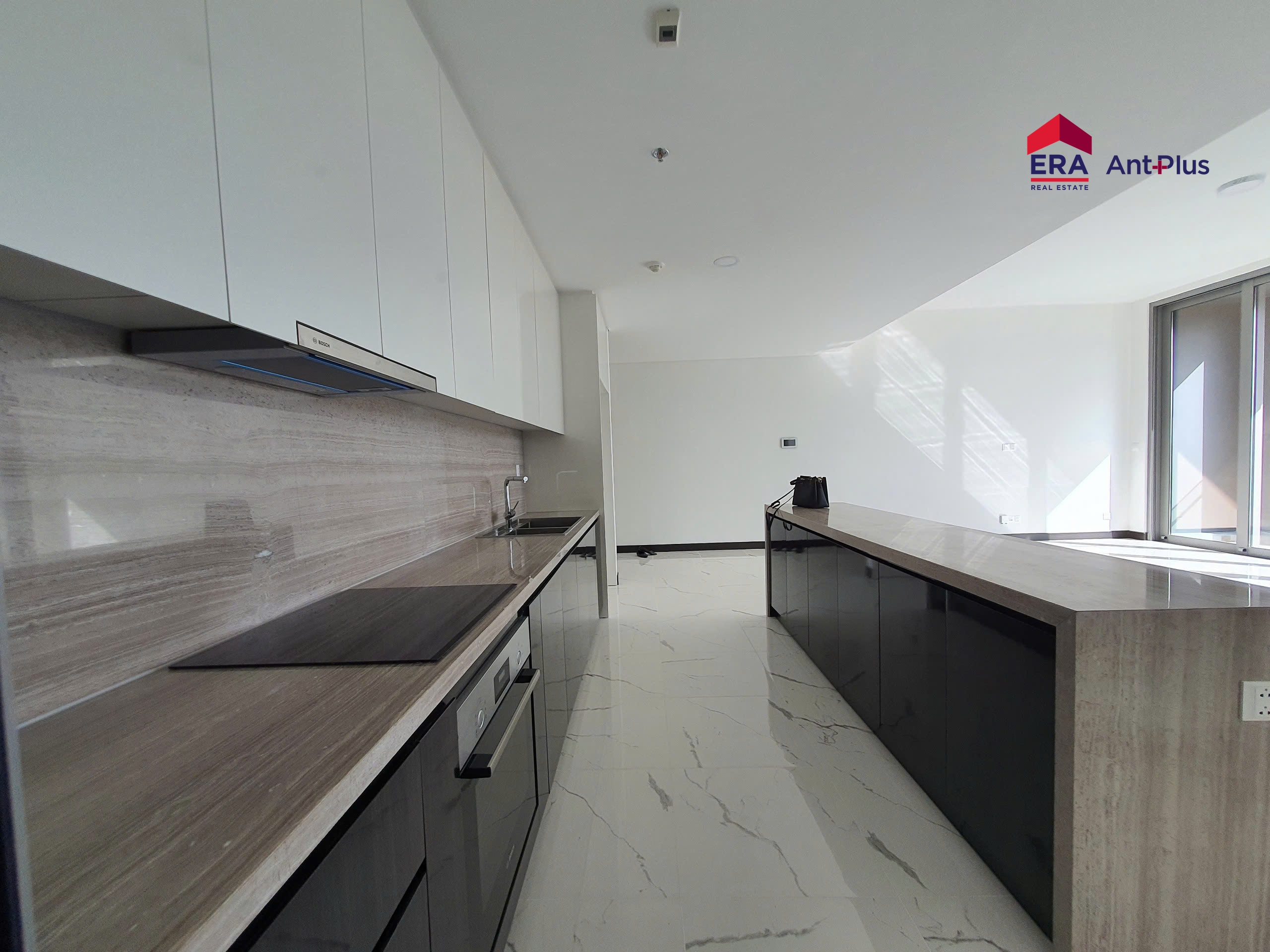 Khu bếp căn hộ 3PN Empire City Linden