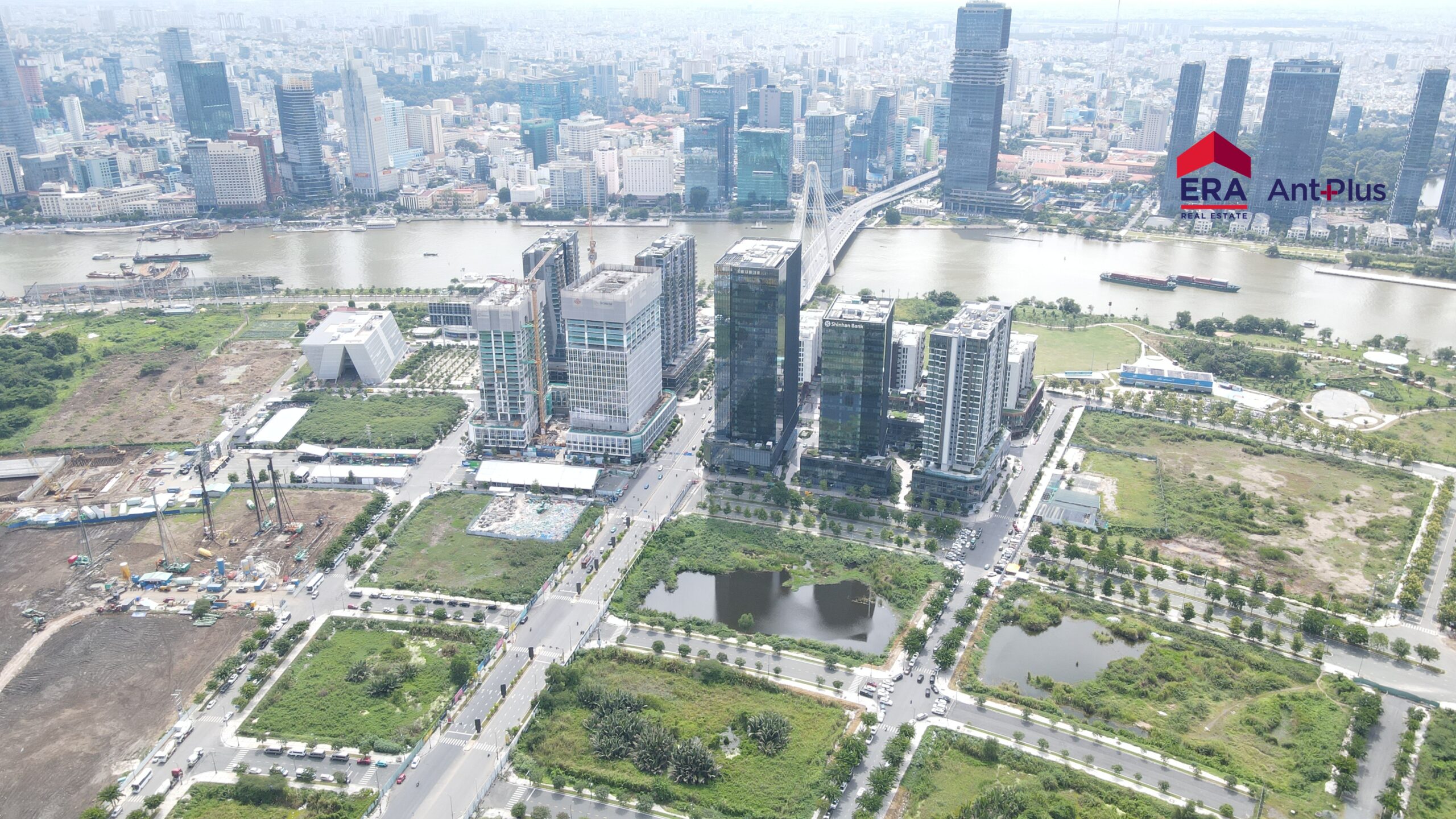 Tầm nhìn từ Empire City về sông Sài Gòn và trung tâm thành phố