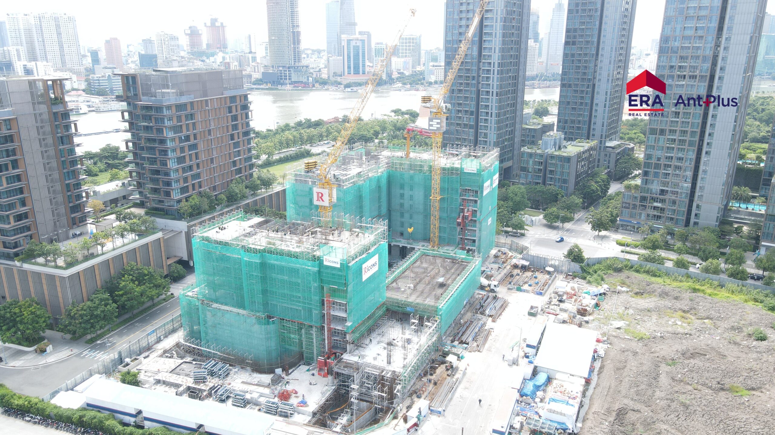 Tiến độ dự án Narra Residences tháng 8 năm 2026 với hai tòa tháp đang thi công