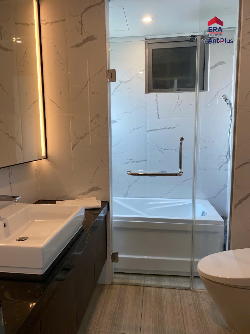 Nhà vệ sinh căn hộ Narra Residences