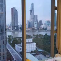 Tầm nhìn ra sông Sài Gòn và trung tâm Quận 1 với tháp Bitexco Financial Tower từ căn hộ tại Linden Residences, Empire City