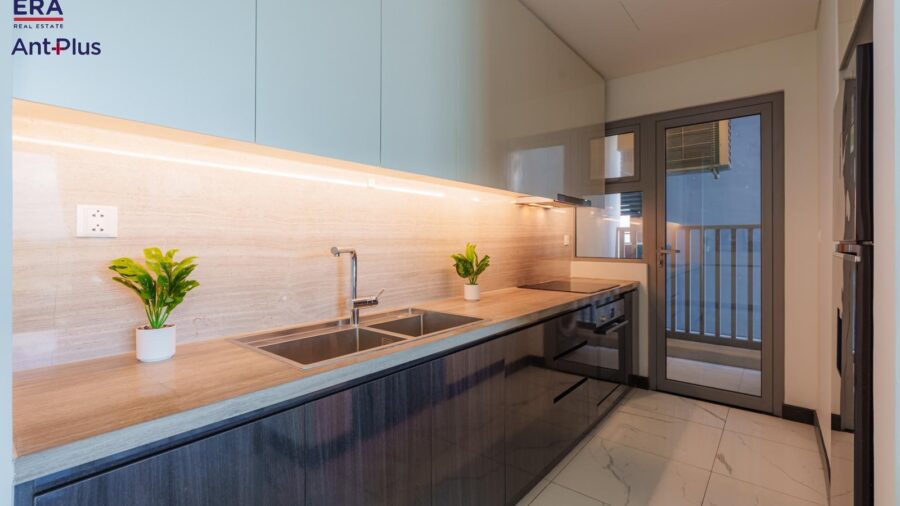 Tủ bếp mặt gỗ và bồn rửa căn hộ 1 phòng ngủ Linden