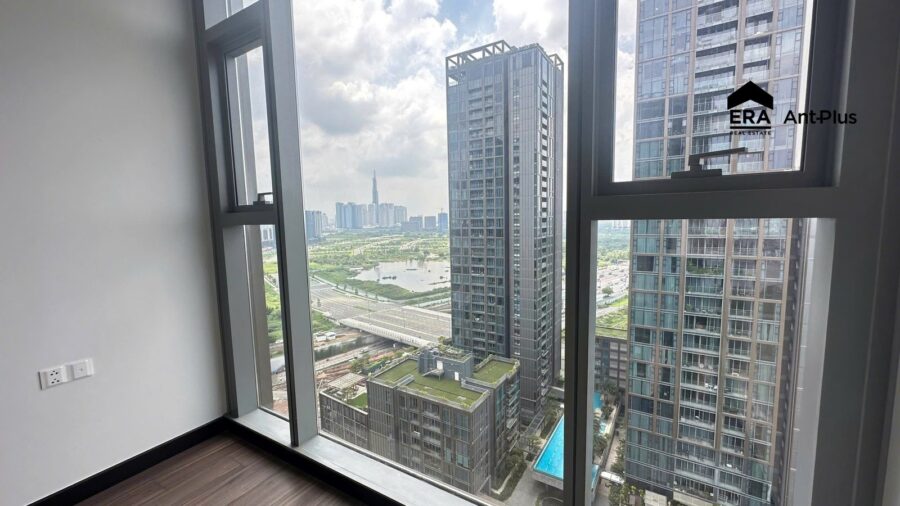 View tòa tháp và hồ bơi nội khu Empire City từ căn hộ Tilia