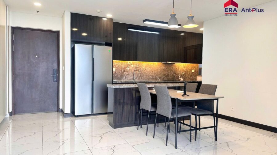Bếp và bàn ăn căn hộ 2 phòng ngủ Tilia nhìn từ lối vào