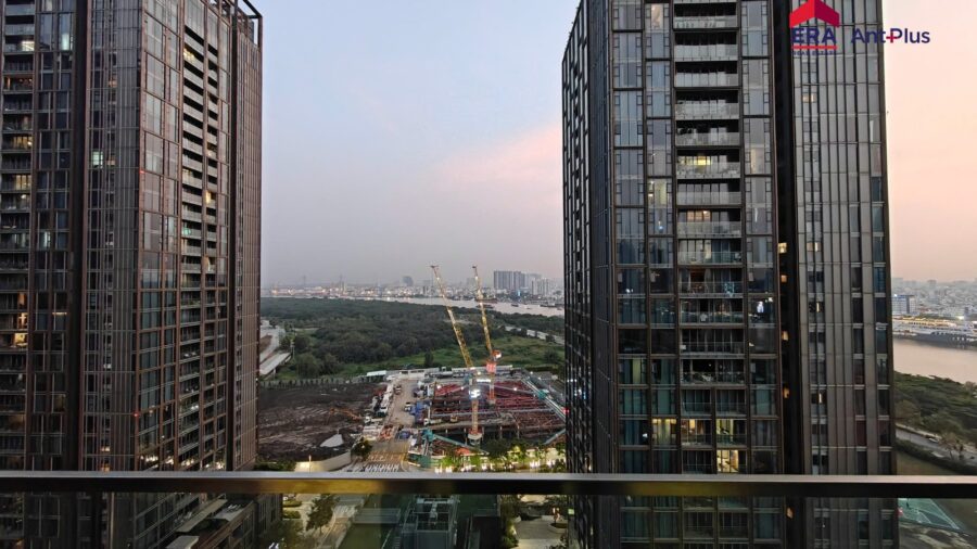 View nội khu Empire City từ ban công căn hộ Tilia