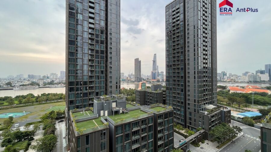 View tòa tháp Empire City và sông Sài Gòn từ căn hộ Linden tầng 12