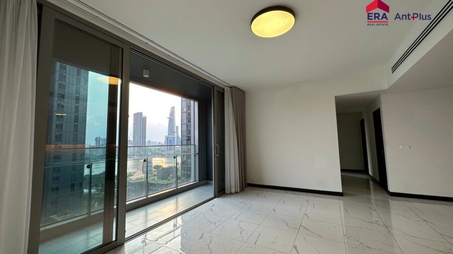 Phòng khách và cửa kính ban công căn hộ Linden T1A-12-07