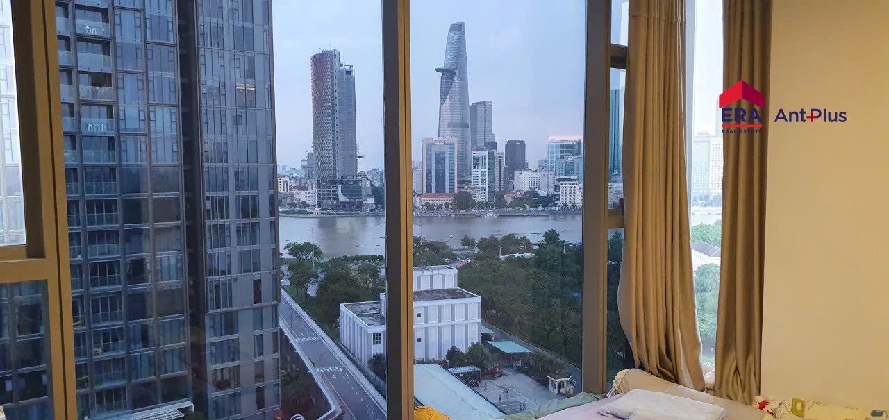 View sông Sài Gòn và tháp Bitexco từ căn hộ Linden tầng 13