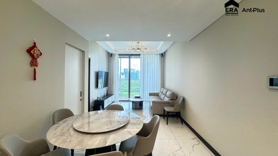 Không gian bàn ăn và phòng khách nhìn về phía cửa sổ căn hộ Linden