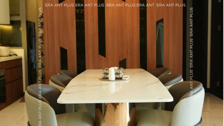 Bàn ăn mặt đá và vách gỗ sọc căn hộ Tilia T1C-03-01