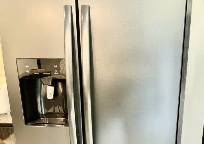 Tủ lạnh side-by-side inox trong căn hộ 2PN Tilia