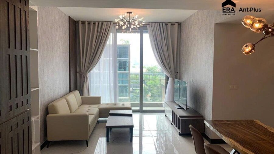 Sofa da kem và cửa kính phòng khách căn hộ Tilia T1C.06.01