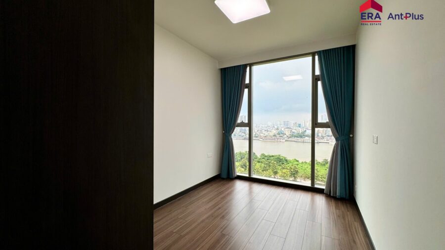Phòng ngủ rèm xanh nhìn ra sông căn hộ Tilia T1C-13-07