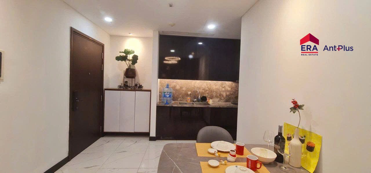 Khu bếp và bàn ăn căn hộ 1 phòng ngủ Tilia Empire City