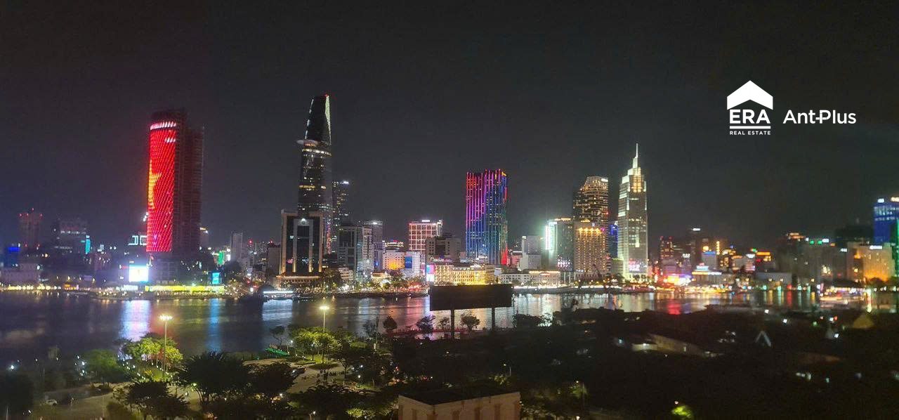 View sông Sài Gòn và Quận 1 về đêm từ căn hộ Tilia