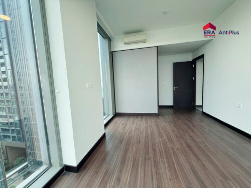 Phòng ngủ căn hộ Tilia Empire City Quận 2 sàn gỗ và cửa thông phòng rộng rãi