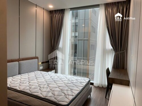 Phòng ngủ cửa sổ lớn căn hộ Empire City Thủ Thiêm đã bàn giao